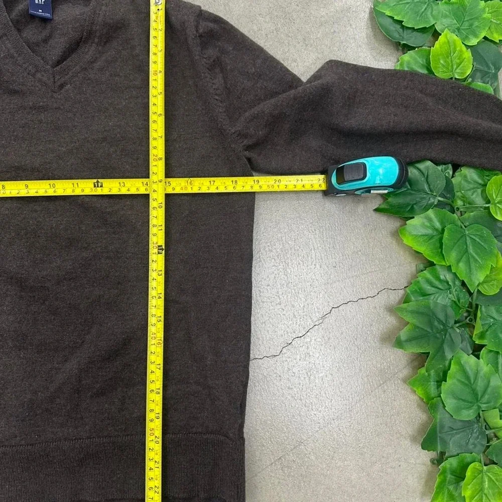 GAP 100% Merino Wool V-Neck Sweater Brown